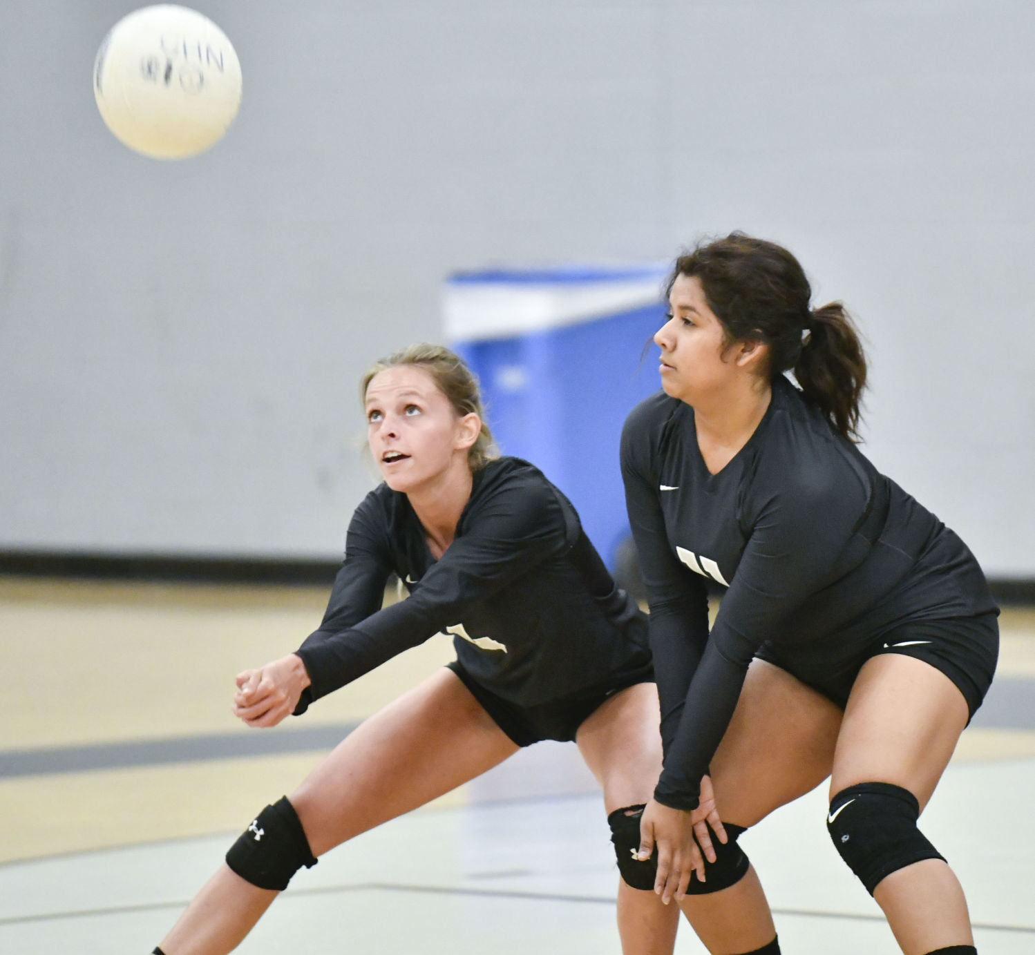 082417 RHS NHS volleyball 06.jpg